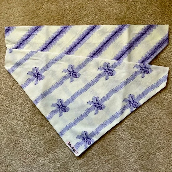 Designer self-lined bandana set. 2” casing to slide collar through. - Picture 2 of 4